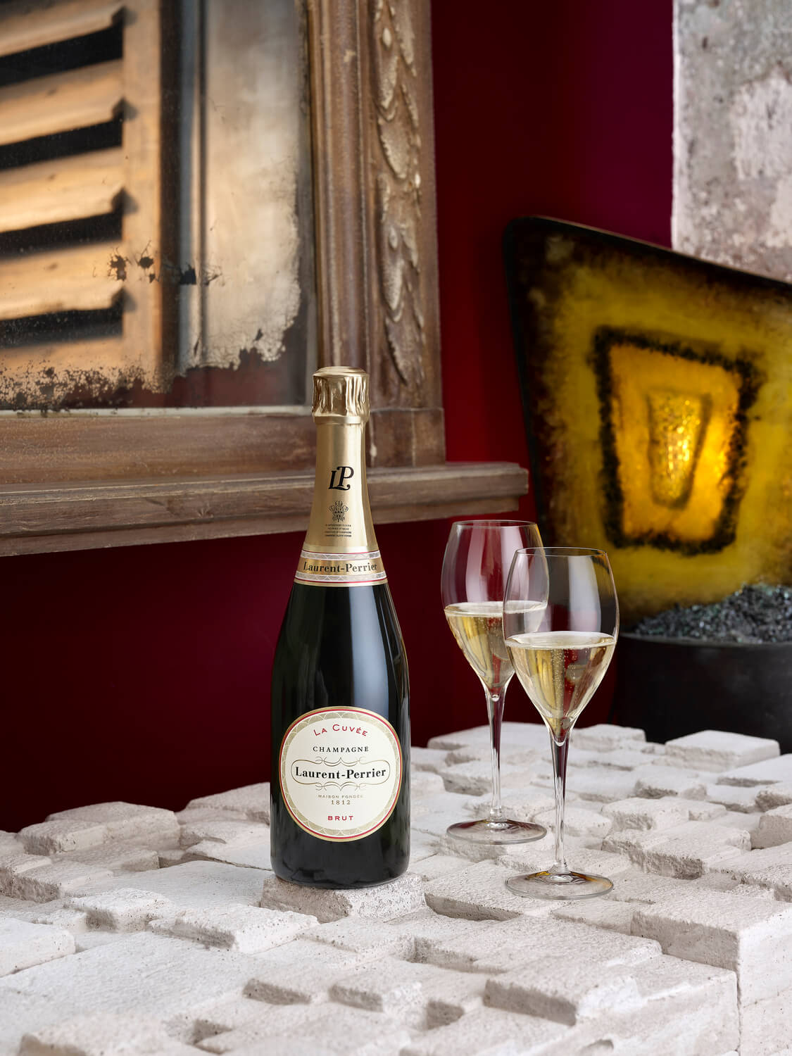 Brut Champagne La Cuvée with two wine glasses