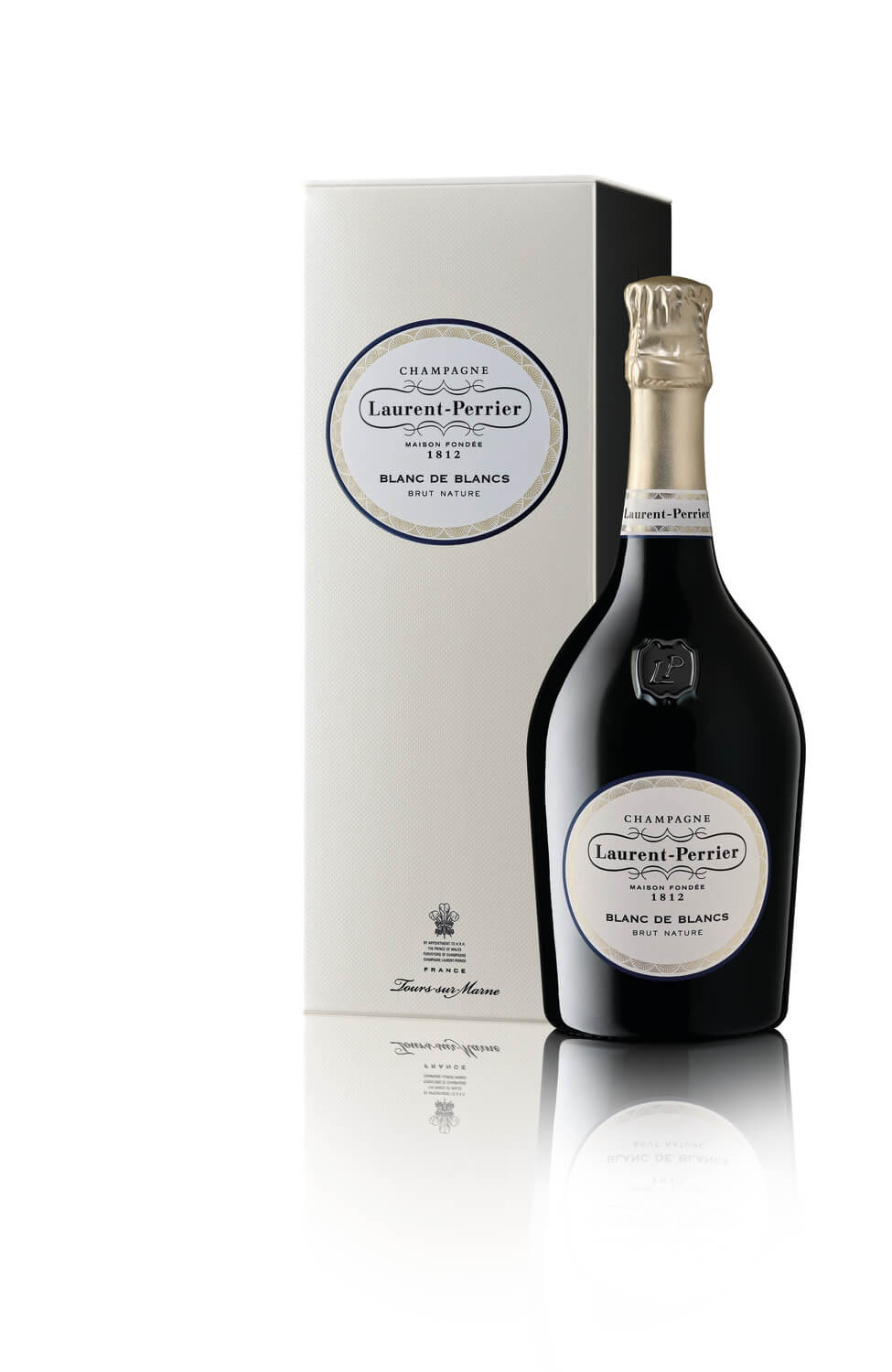 Gift box and bottle Blanc de Blancs with shadow