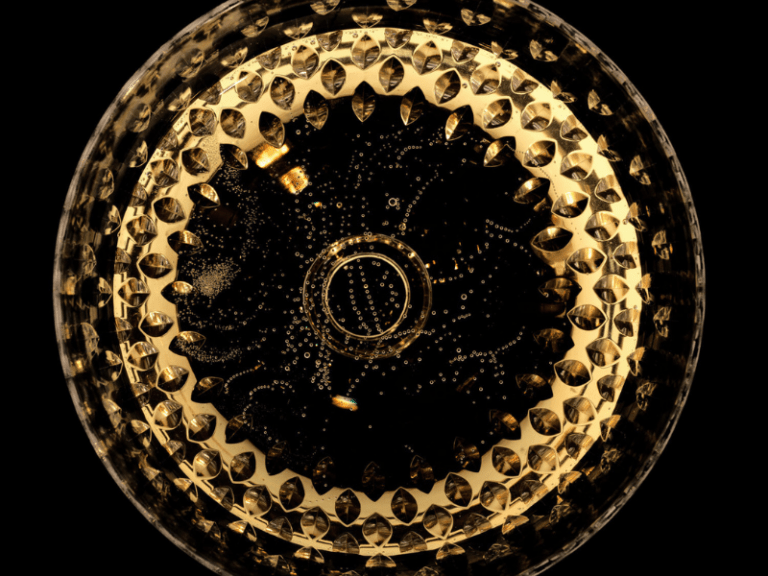 Wie viele Bläschen befinden sich in einer Flasche Champagner?