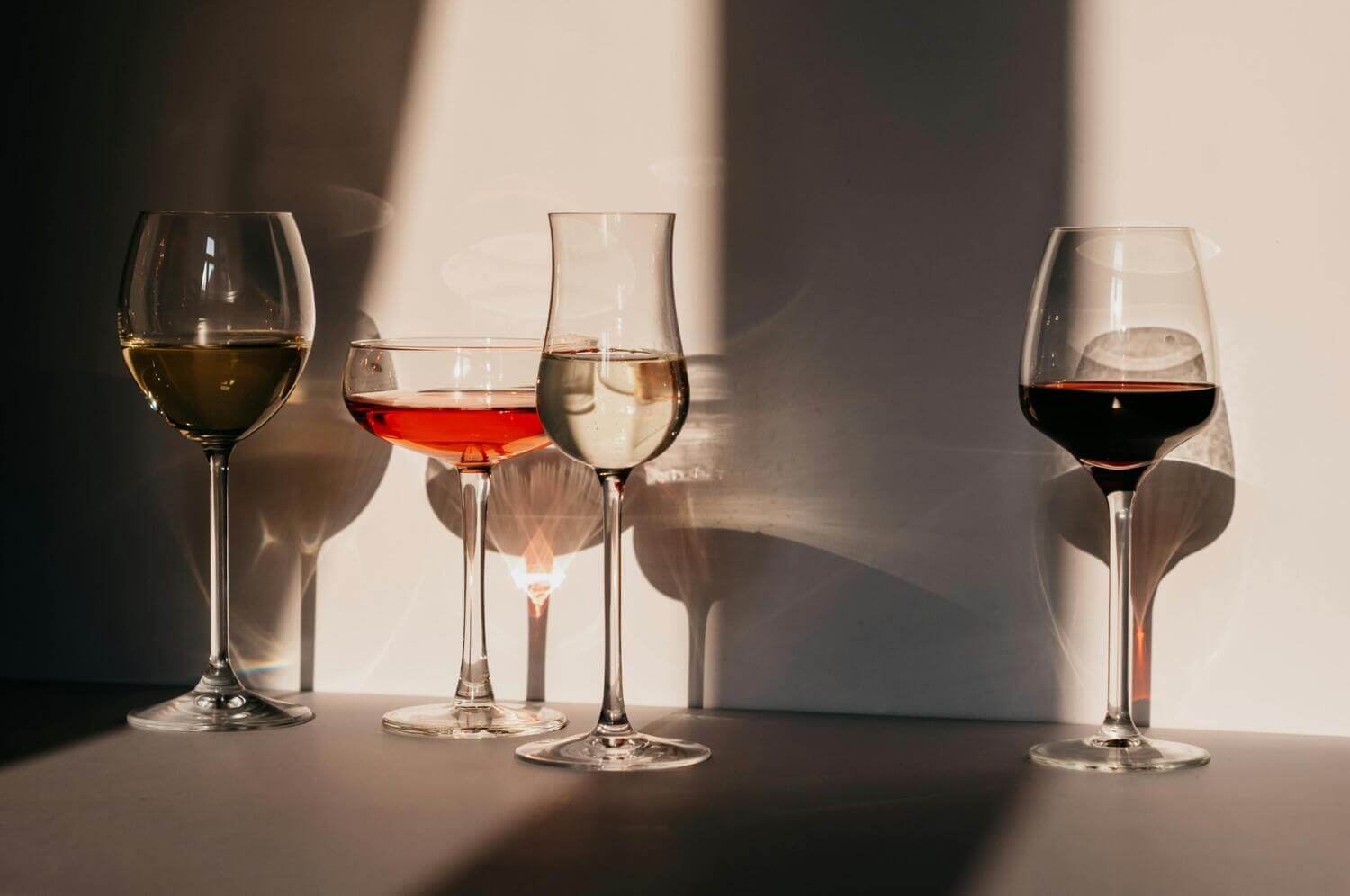 wine glasses shadow light