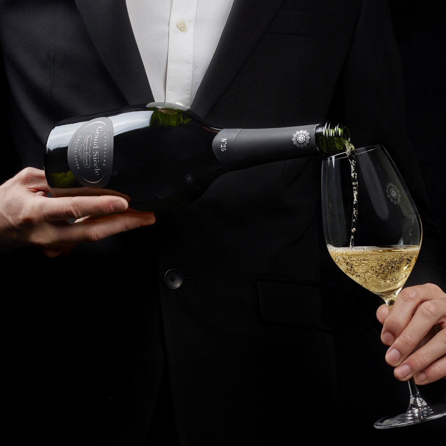 garçon service laurent perrier grand siecle